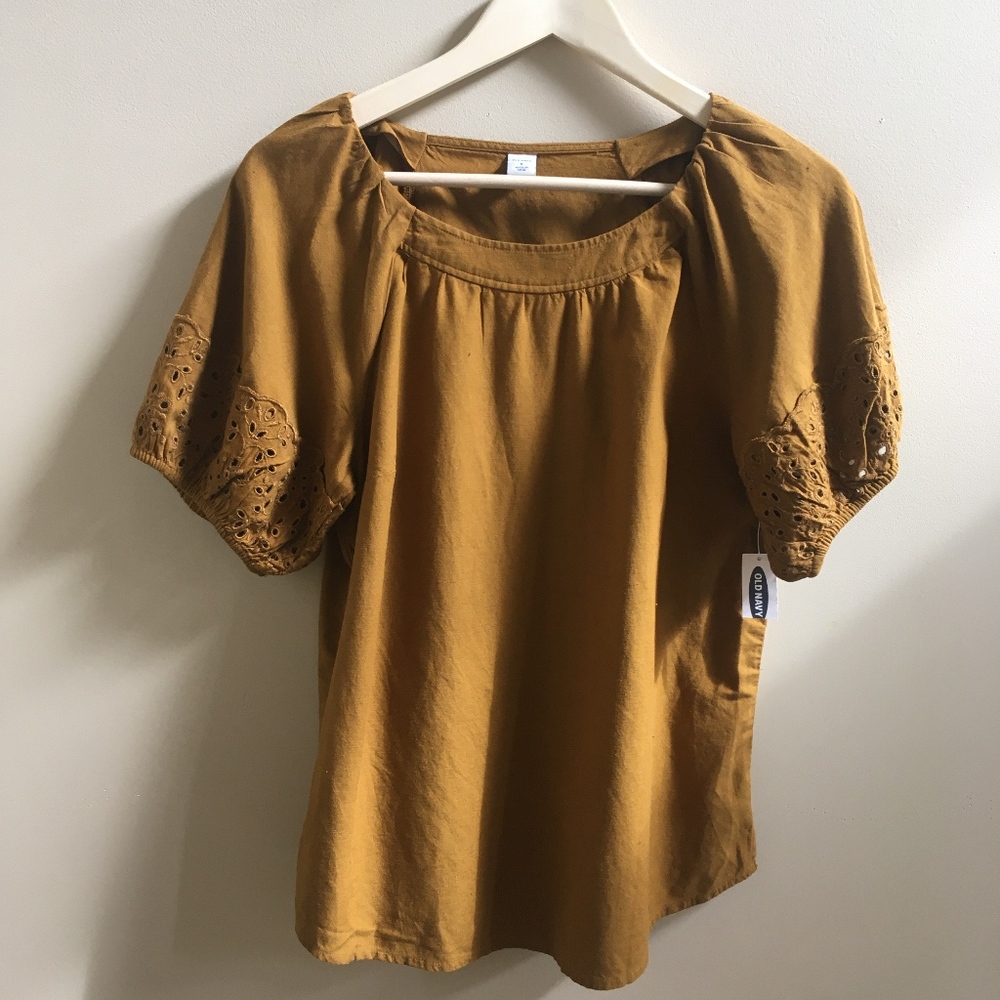 Old Navy- NWT! Short sleeve blouse with cutwork, S